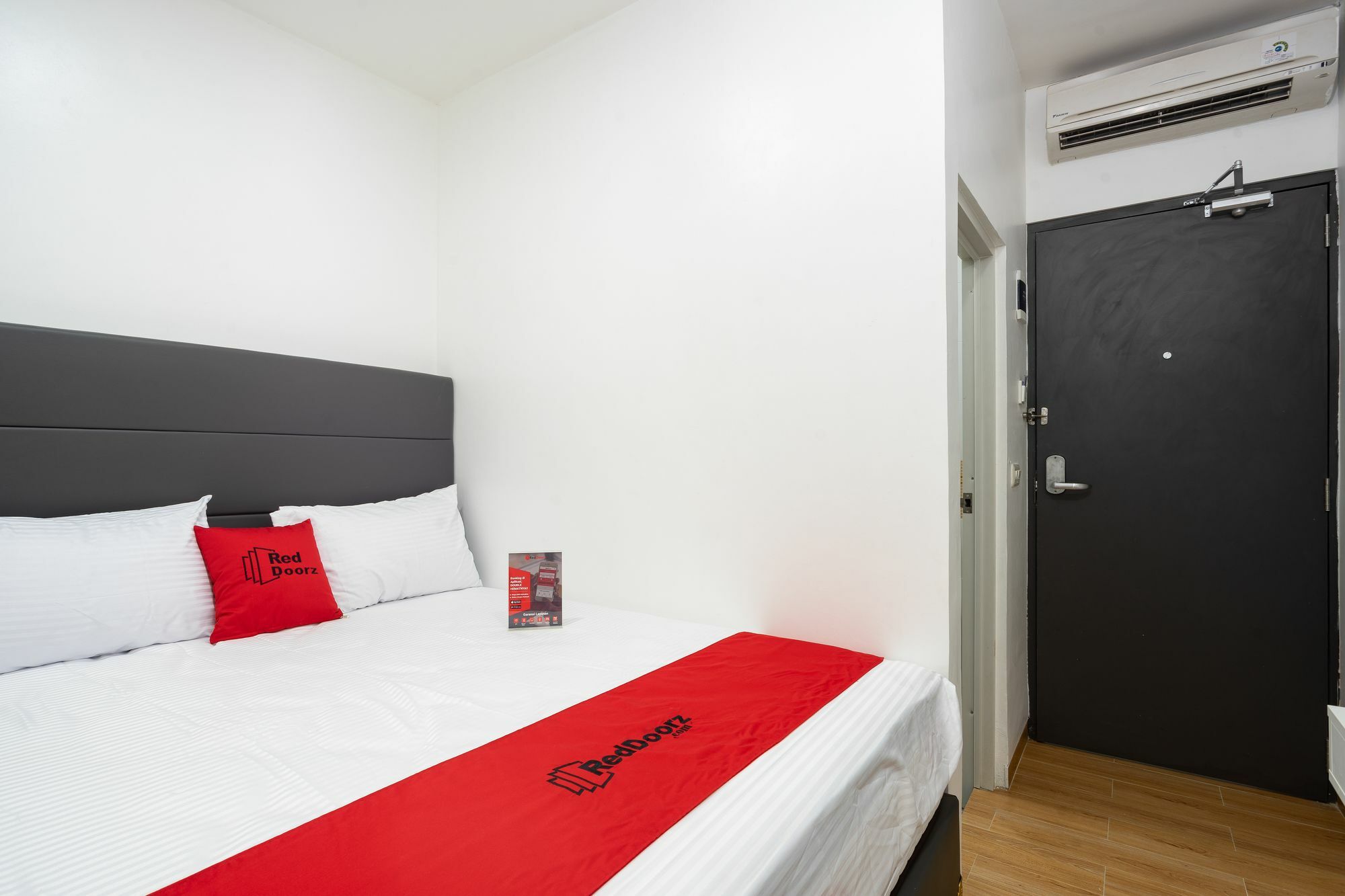 Reddoorz Plus @ Danau Sunter Utara Yakarta Exterior foto