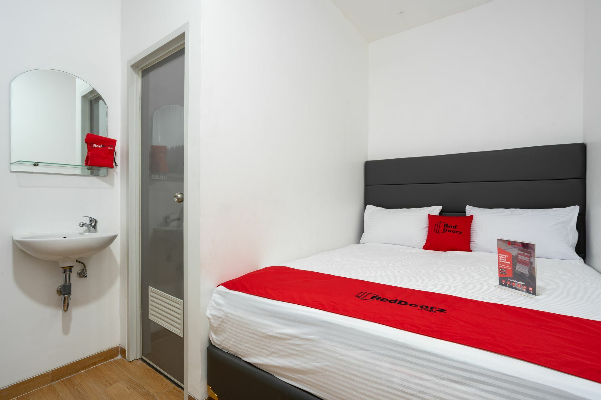 Reddoorz Plus @ Danau Sunter Utara Yakarta Exterior foto